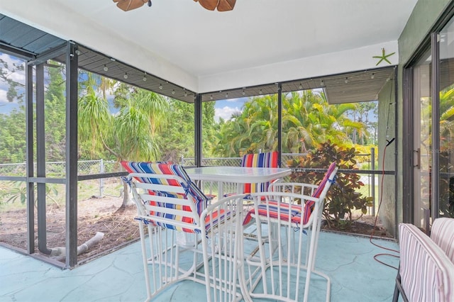 sunroom / solarium featuring ceiling fan