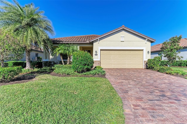 view of front facade featuring a garage and a front lawn