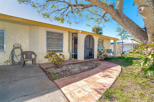 view of front of home featuring a patio