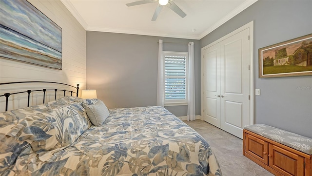 bedroom with ceiling fan, a closet, and ornamental molding