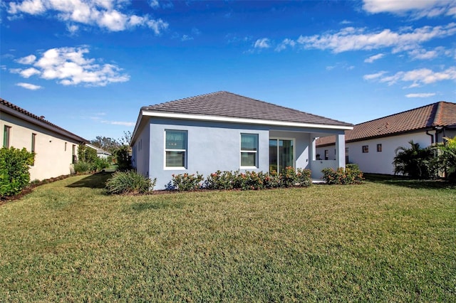 view of front facade featuring a front yard