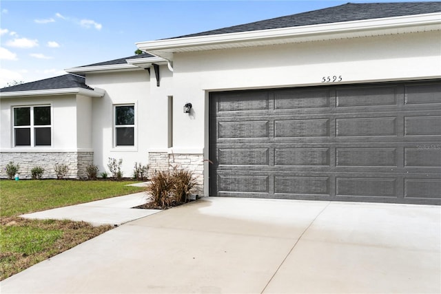 view of front facade with a garage