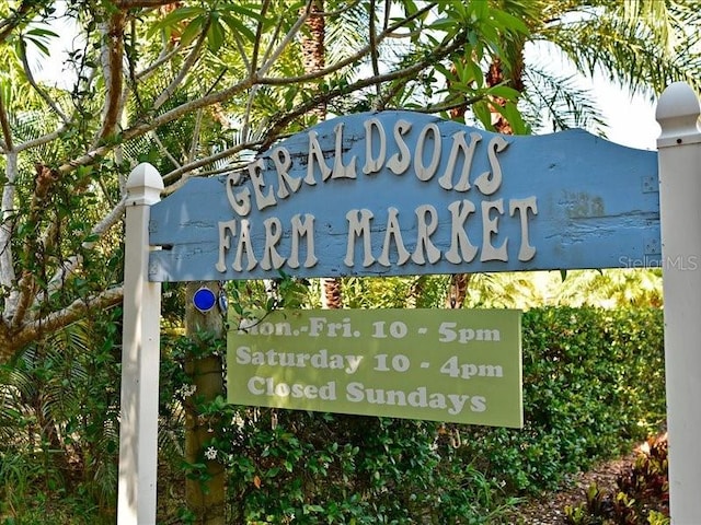 view of community / neighborhood sign