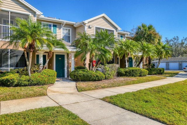 view of front of house featuring a front yard