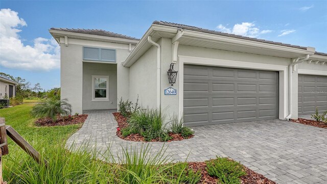 view of front facade featuring a garage