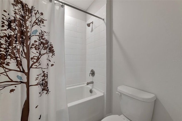 bathroom featuring toilet and shower / bath combo with shower curtain