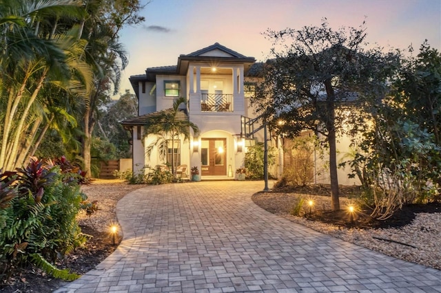 view of front of home with a balcony and ceiling fan