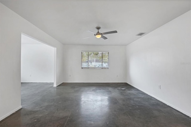 empty room featuring ceiling fan