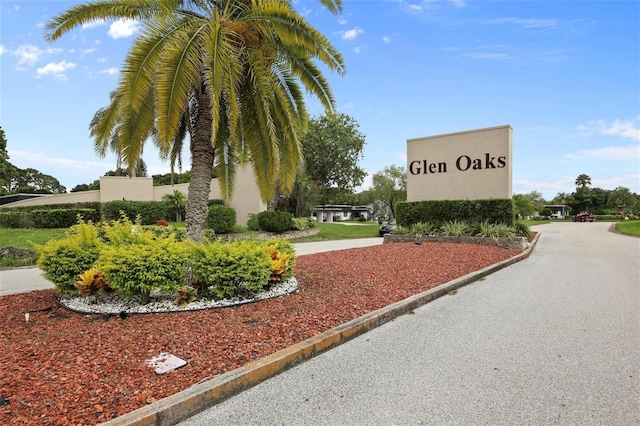 view of community / neighborhood sign