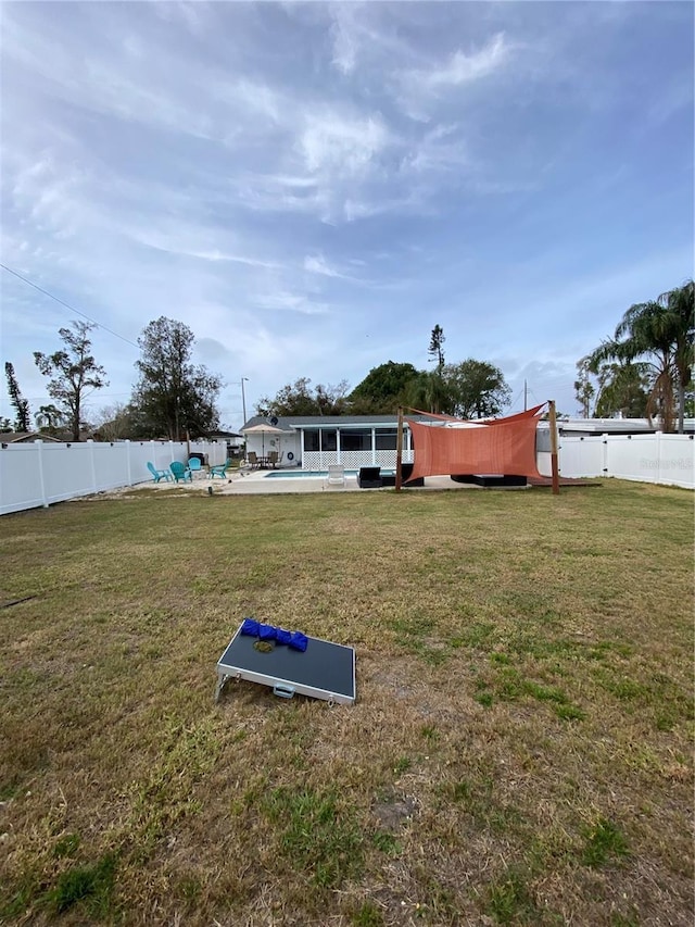 view of yard featuring a pool