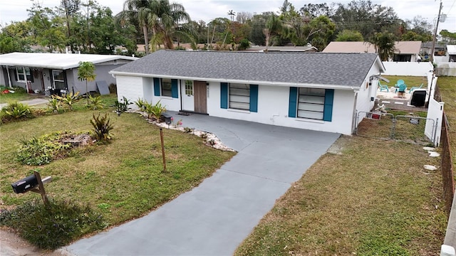 single story home featuring a front yard