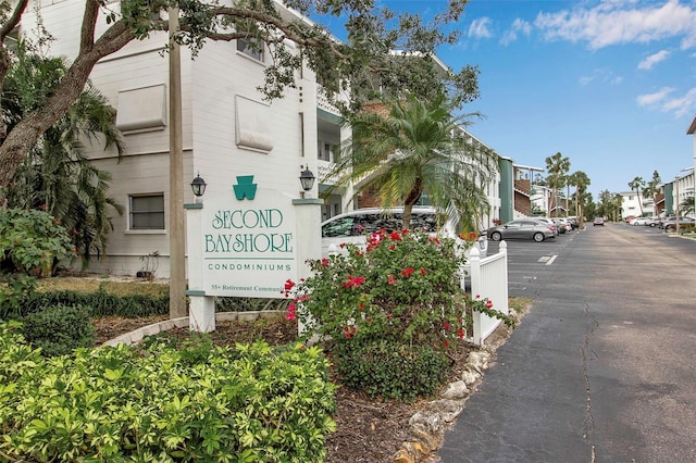 view of community / neighborhood sign