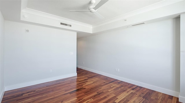 unfurnished room with dark wood-type flooring and ceiling fan