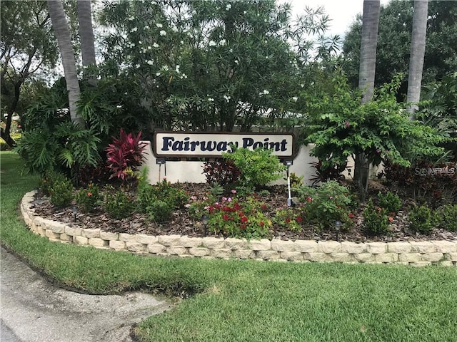 view of community / neighborhood sign