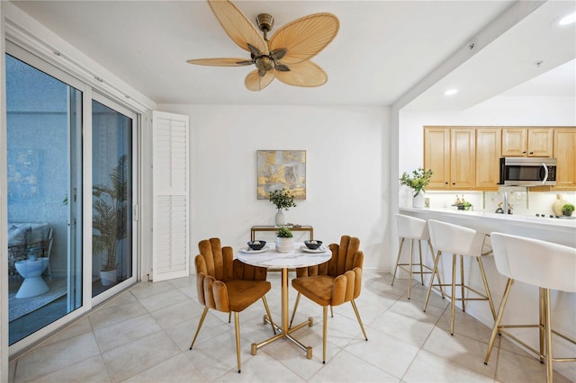 dining space with ceiling fan