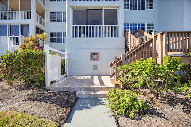 entrance to property featuring a patio area