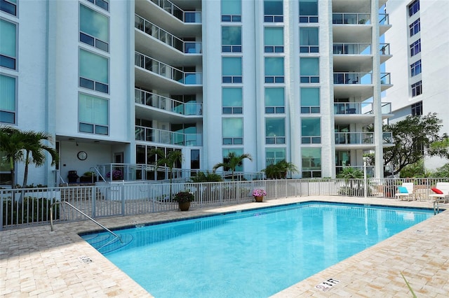 view of swimming pool