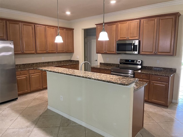 kitchen with a kitchen island with sink, crown molding, dark stone countertops, decorative light fixtures, and stainless steel appliances