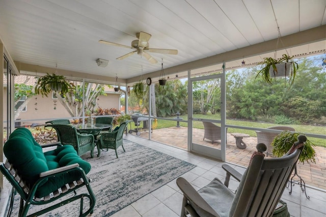 sunroom / solarium with ceiling fan