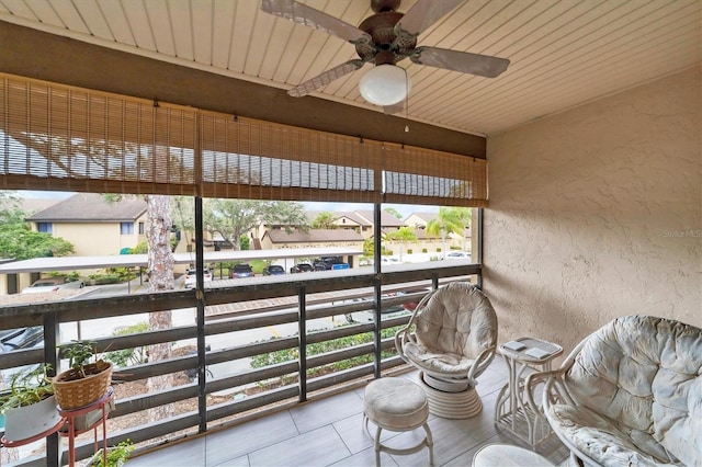 sunroom with ceiling fan