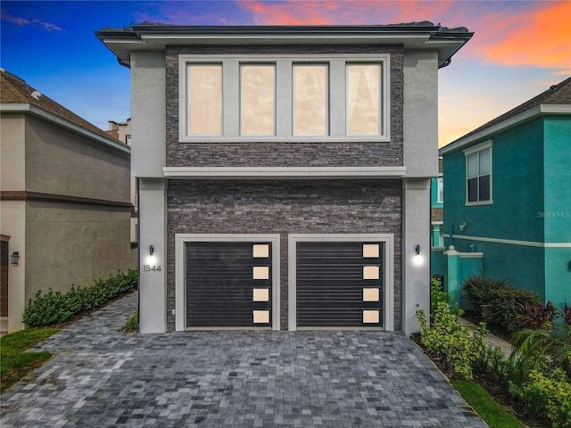 view of front facade featuring a garage