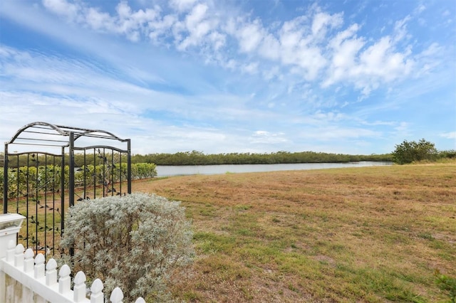 view of yard featuring a water view