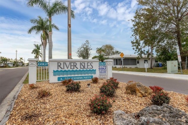 view of community / neighborhood sign