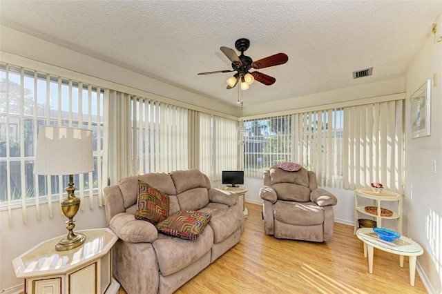 sunroom / solarium with ceiling fan