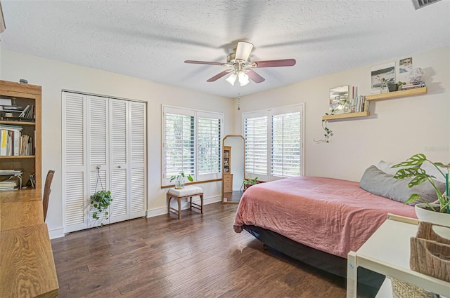 bedroom featuring a textured ceiling, dark hardwood / wood-style flooring, and ceiling fan