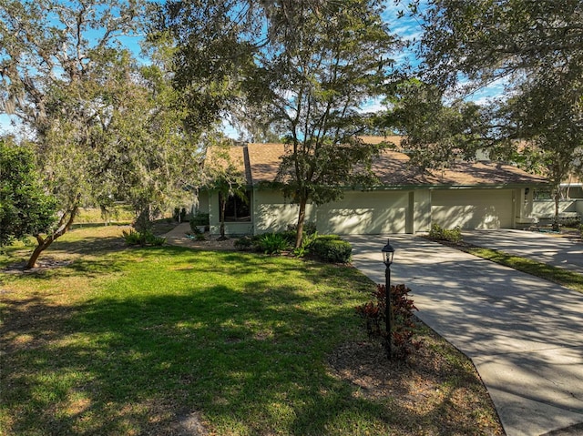 view of front of home featuring a front yard and a garage