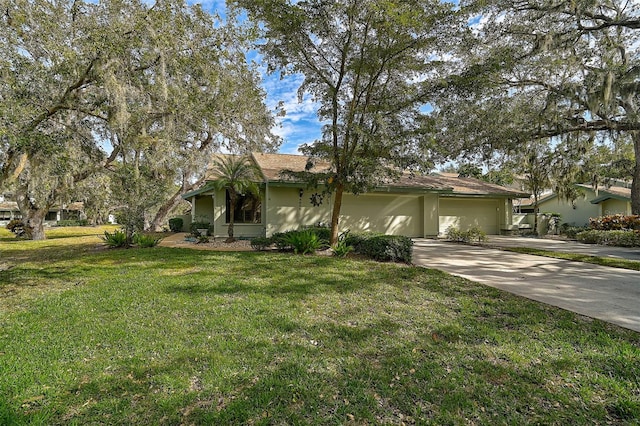 view of front facade featuring stucco siding, a front yard, concrete driveway, and an attached garage