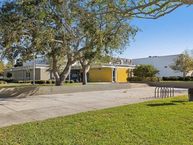 view of front of home with a front lawn