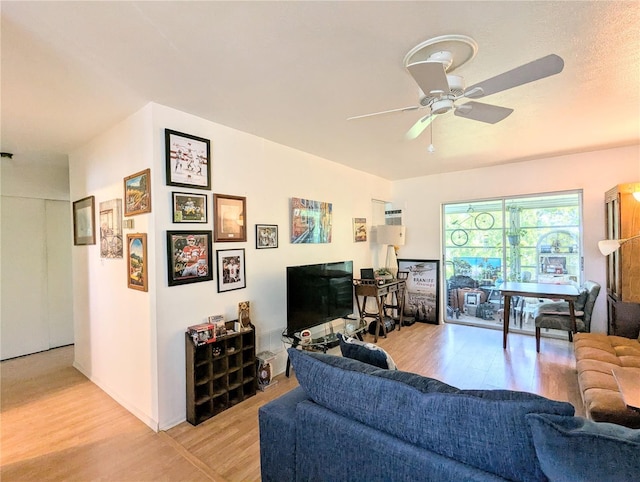 living area with light wood-type flooring and ceiling fan