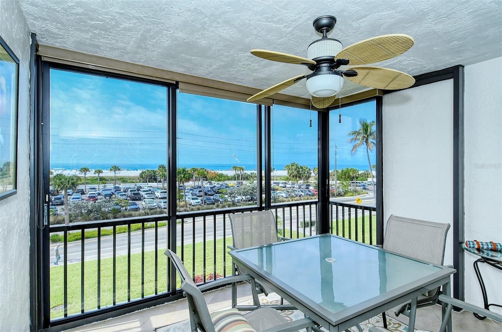 sunroom / solarium featuring ceiling fan