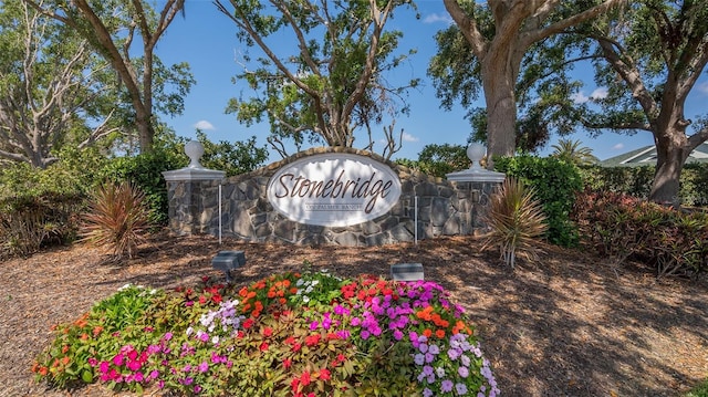 view of community / neighborhood sign