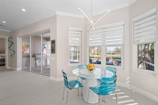 dining room featuring light hardwood / wood-style flooring and crown molding