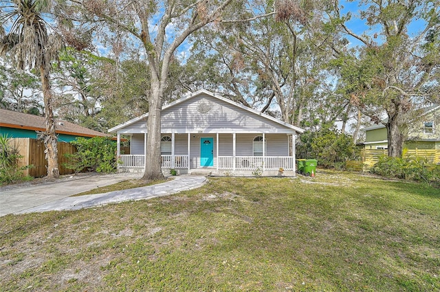 view of front of home featuring a front lawn