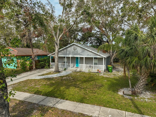 view of front facade with a front yard