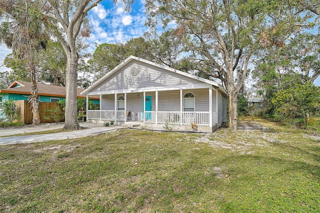 view of front of house with a front lawn