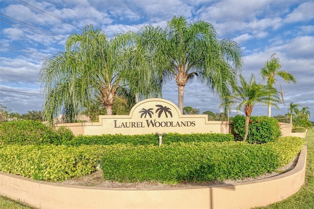 view of community / neighborhood sign