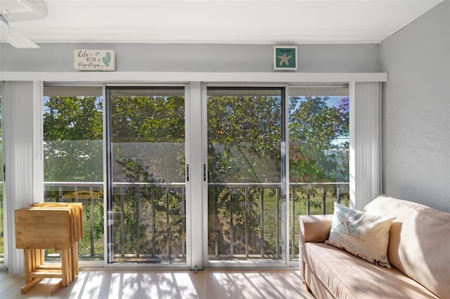 sunroom featuring ceiling fan