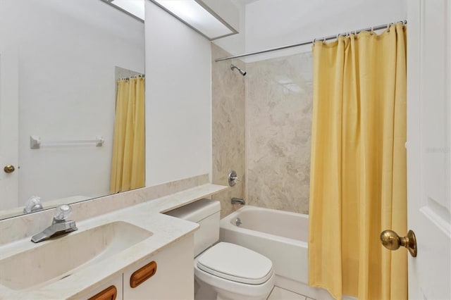 full bathroom featuring shower / tub combo with curtain, vanity, and toilet