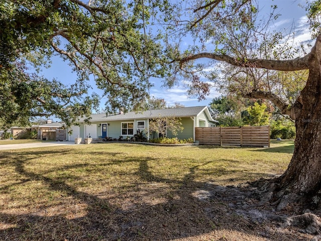 single story home featuring a front yard