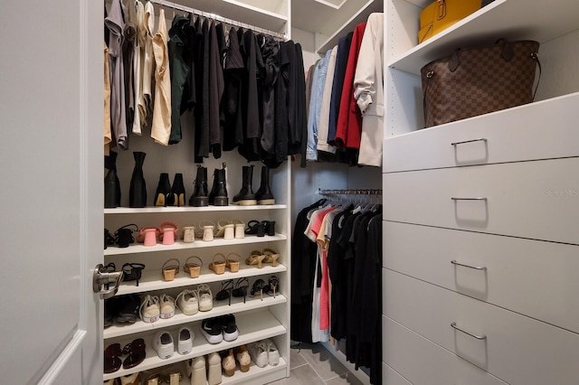 spacious closet featuring light tile patterned flooring