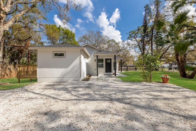 view of front of property with a front yard