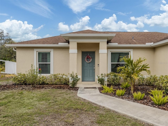 view of front facade with a front yard