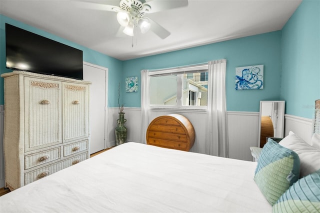 bedroom featuring ceiling fan