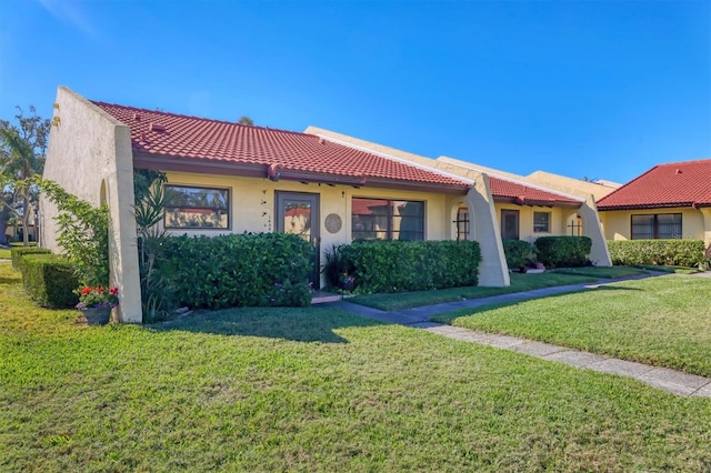 view of front of house with a front lawn