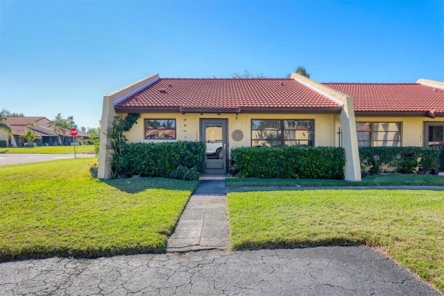 view of front of home with a front lawn