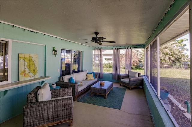 sunroom with ceiling fan